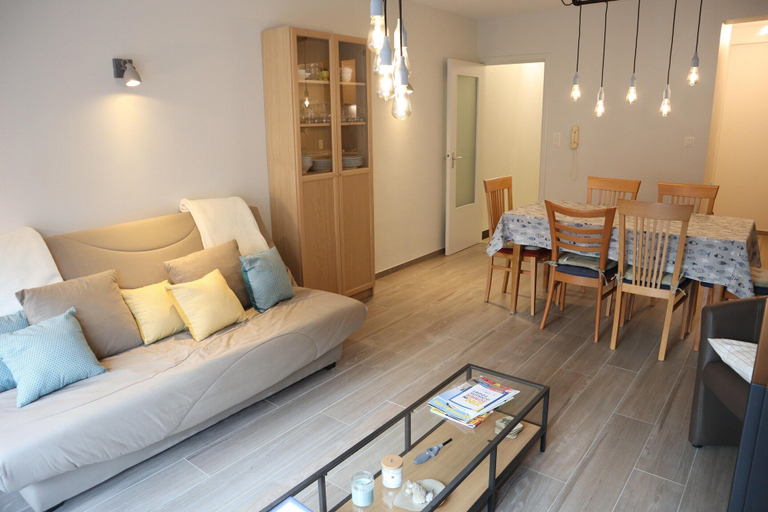 Others 4, Attic Apartment in Nieuwpoort by the Beach, West-Vlaanderen