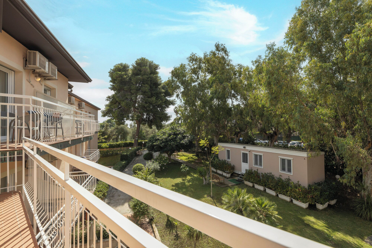 Exterior & Views 2, Residence Villa Giardini, Messina