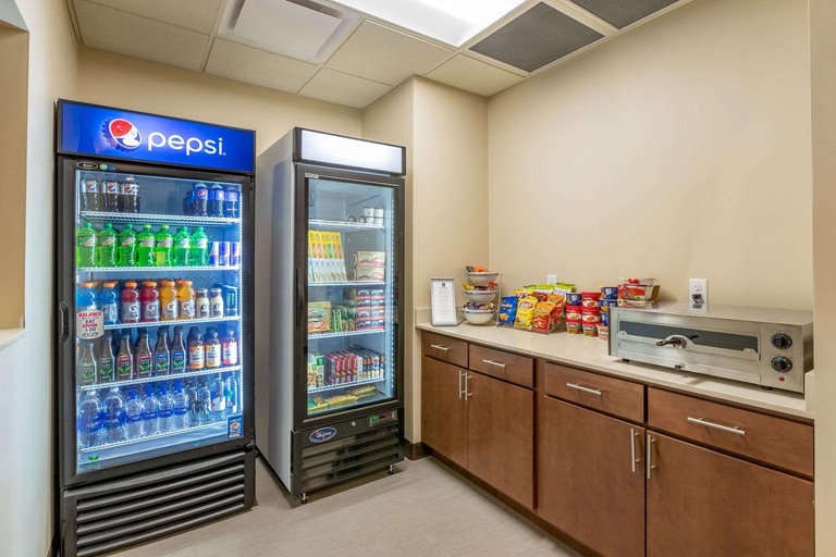 Food & Drinks 2, Comfort Inn & Suites West Des Moines, Dallas
