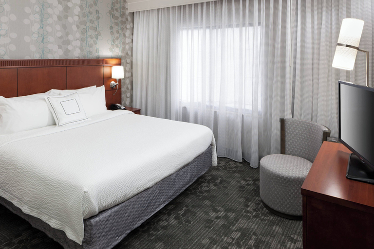 Bedroom 3, Courtyard by Marriott Miami at Dolphin Mall, Miami-Dade