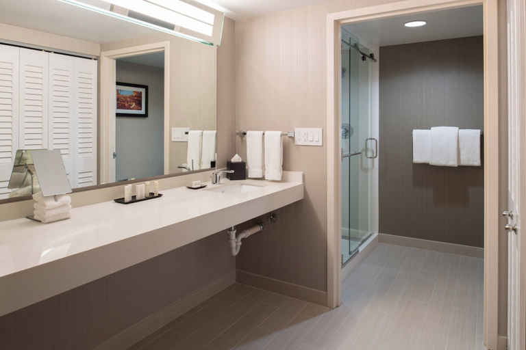 Bathroom 3, Courtyard by Marriott Seattle Sea-Tac Area, Tukwila