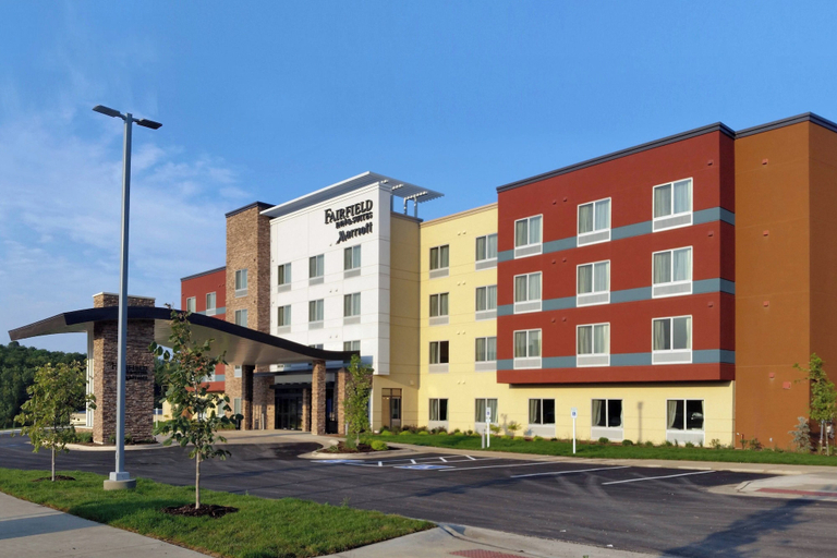 Exterior & Views 2, Fairfield Inn & Suites by Marriott Decorah, Winneshiek
