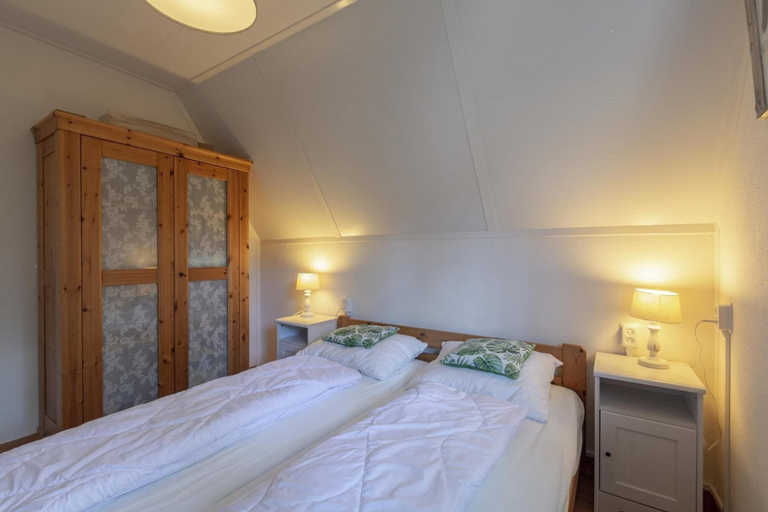 Room 4, Elegant Holiday Home With Terrace, Zijpe