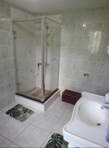 Bathroom 5, Comfort Rooms