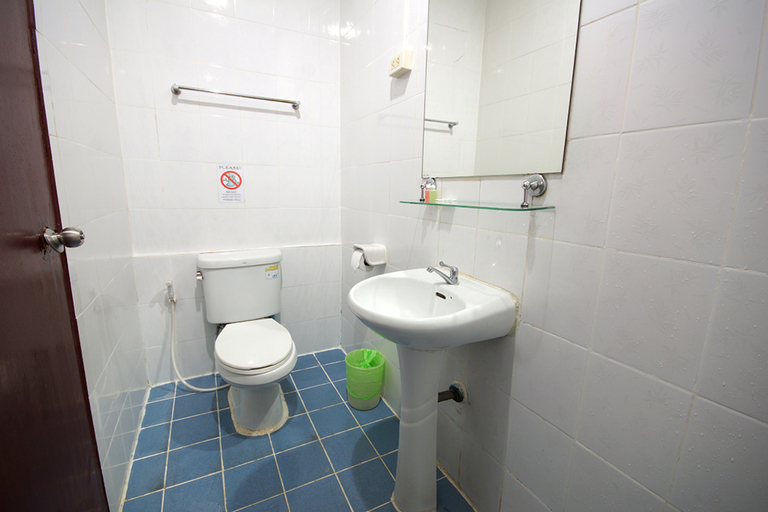 Bathroom 2, Walking Street Guest House, Pattaya