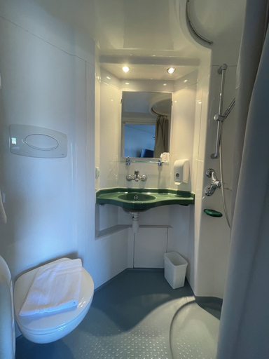 Bathroom 4, Brit Hotel Confort Marvejols, Lozère