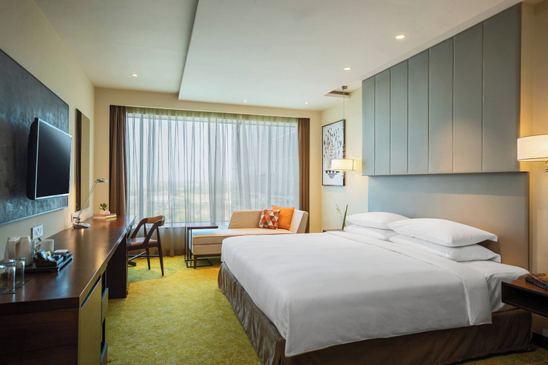 Bedroom 3, Renaissance Ahmedabad SG Highway, Ahmadabad