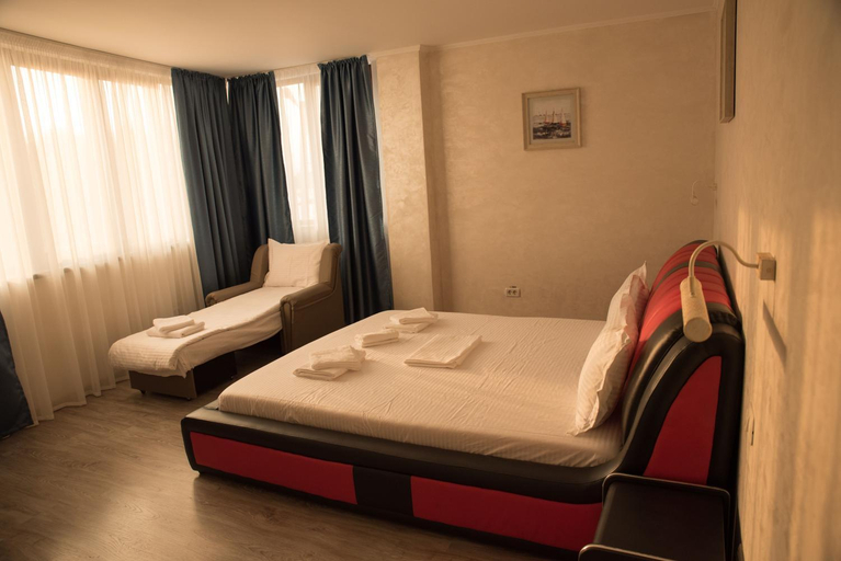 Others 4, La Marcu Pensiune, Tulcea