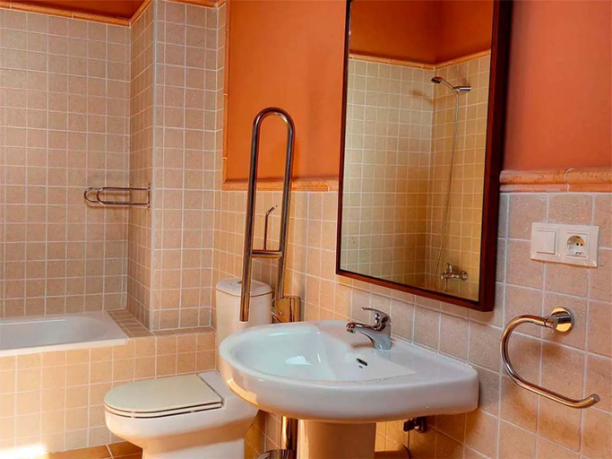 Bathroom 2, Apartamentos Jaca Badaguas 3000, Huesca