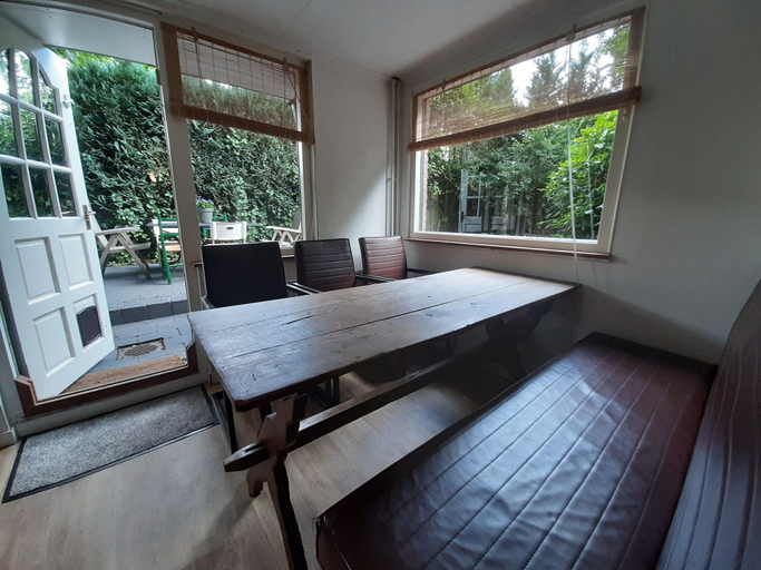 Dining 2, Holiday Home in Voorthuizen With Hot Tub, Barneveld