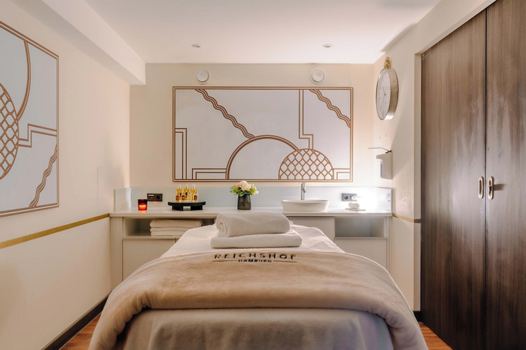 Bedroom 5, Reichshof Hotel Hamburg, Hamburg