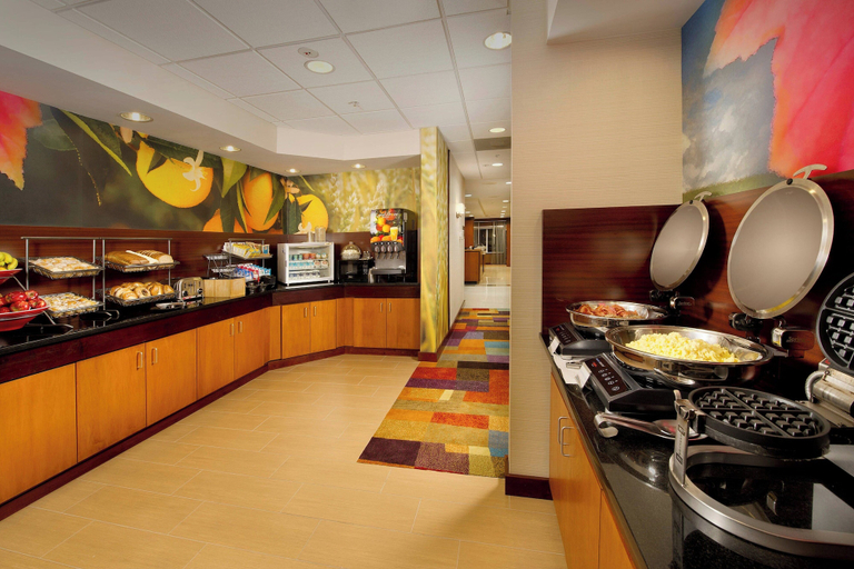 Food & Drinks 5, Fairfield Inn & Suites Germantown Gaithersburg, Montgomery