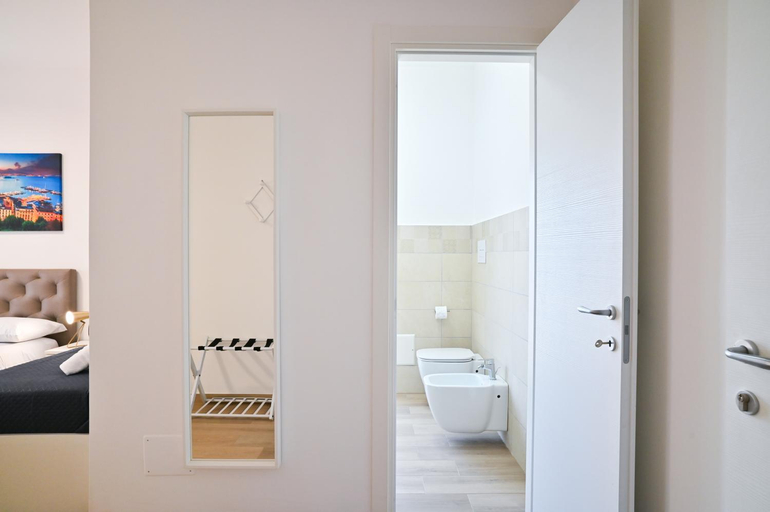 Others 3, FRONTEMARE Suites, Napoli