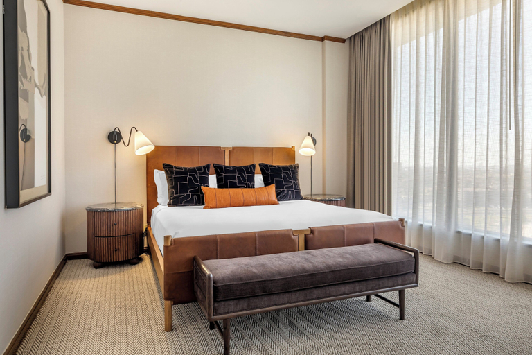 Bedroom 3, Omni Las Colinas Hotel, Irving