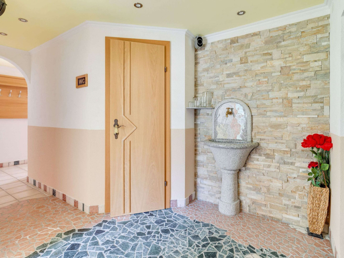 Others 5, Apartment in Kappl Near Ski Slopes, Landeck