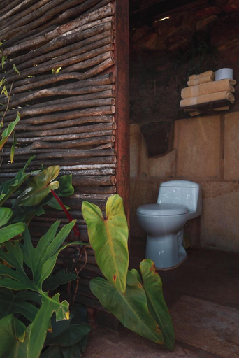Bathroom 5, Refugio La Roca, Los Santos