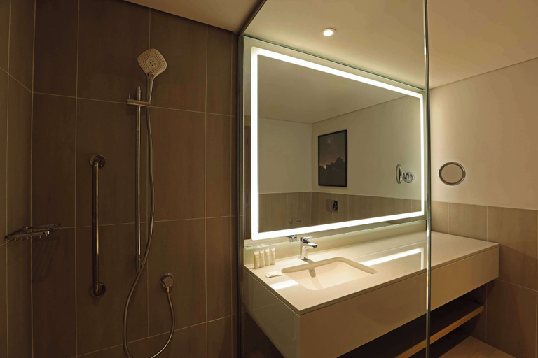 Bathroom 5, Radisson Hotel & Residence Riyadh Olaya, Riyadh