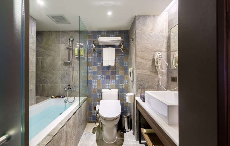 Bathroom 4, Lan Kwai Fong Garden Hotel , Chiayi City