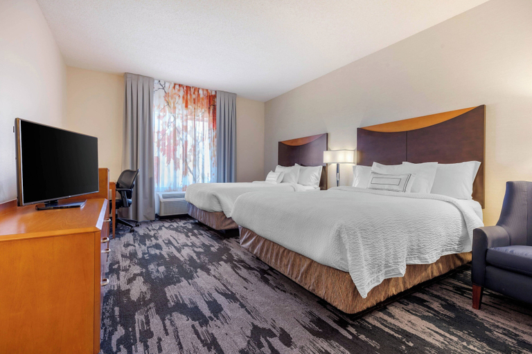 Bedroom 4, Fairfield Inn & Suites by Marriott Rockford, Winnebago