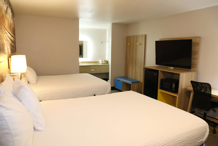 Bedroom 3, Days Inn by Wyndham Monroe LA, Ouachita
