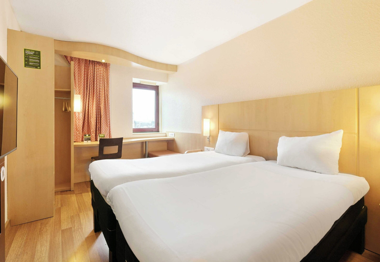Bedroom 12