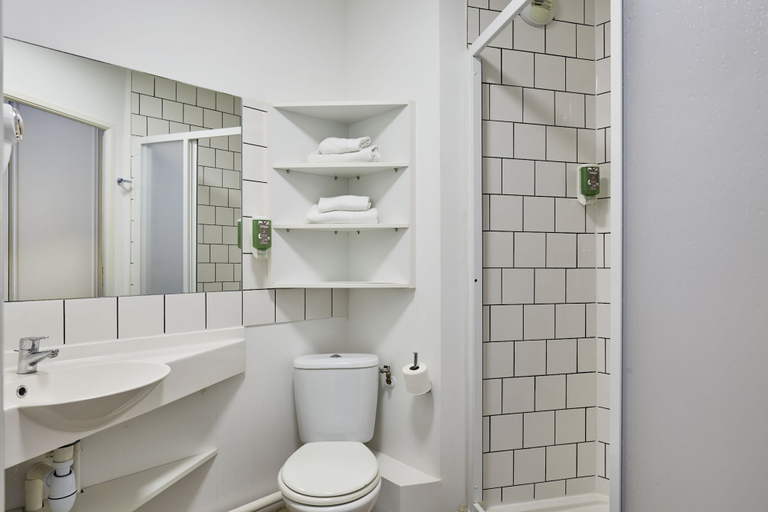 Bathroom 5, Appart Hotel Odalys City Paris Levallois, Hauts-de-Seine
