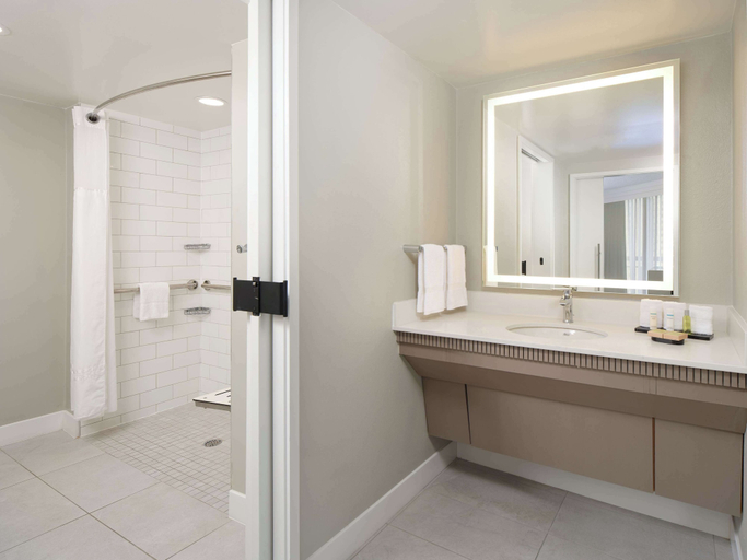 Bathroom 5, Embassy Suites by Hilton Myrtle Beach Oceanfront Resort, Horry