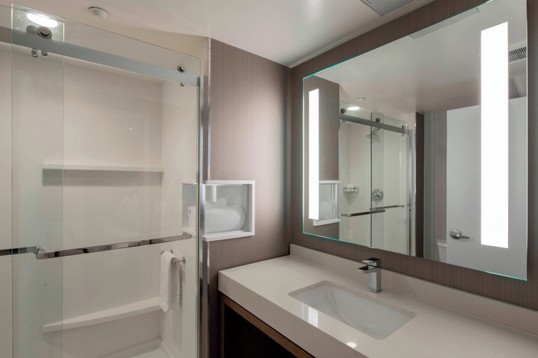 Bathroom 3, Courtyard by Marriott New York Queens/Fresh Meadows, New York