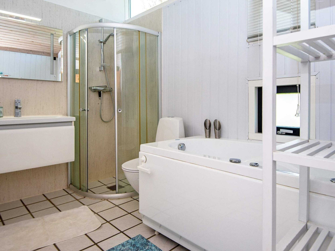 Bathroom 3, 4 Star Holiday Home in Juelsminde, Hedensted