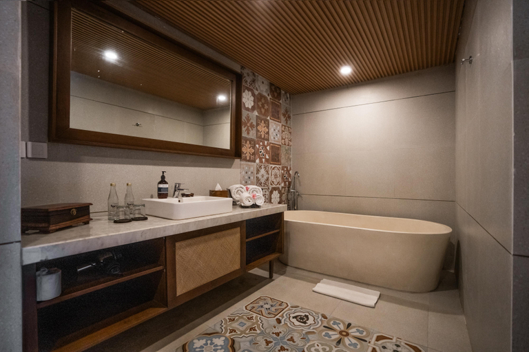 Bathroom 10