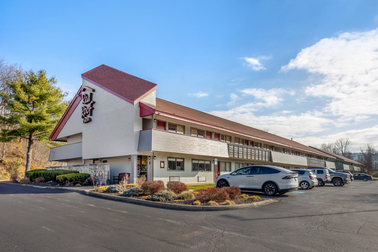 HomeTowne Studios by Red Roof Danville, PA, Montour
