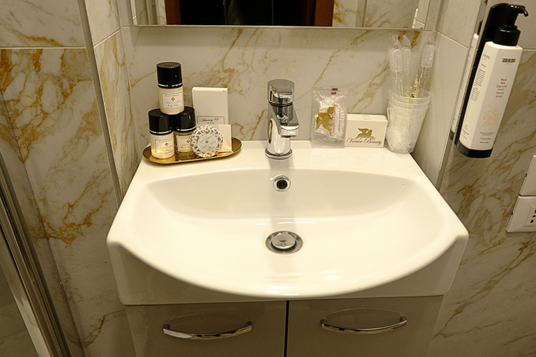 Bathroom 5, Hotel San Gallo, Venezia