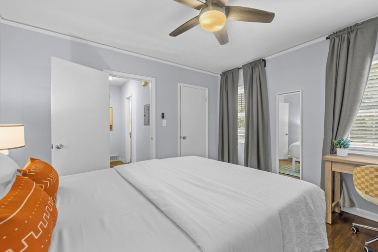 881 Furnished Apartments, Fulton