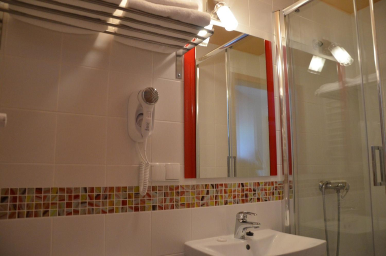Bathroom 7
