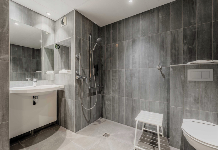 Bathroom 4, B&B HOTEL Lille Villeneuve d'Ascq, Nord