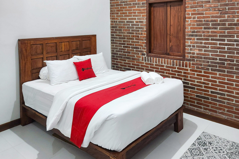 Bedroom 2, RedDoorz near Stasiun Sragen, Sragen
