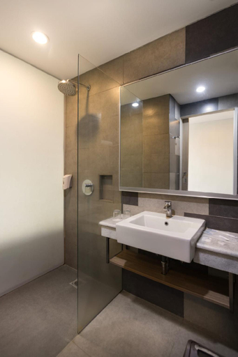 Bathroom 15