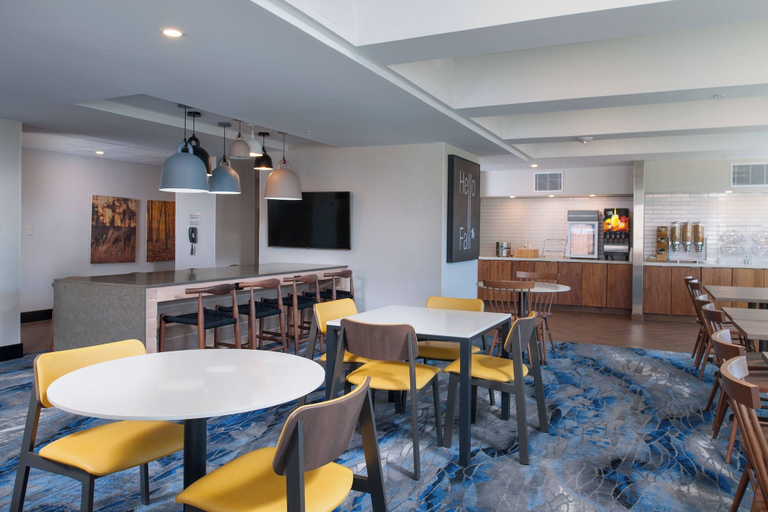 Food & Drinks 5, Fairfield Inn & Suites by Marriott Pittsburgh Downtown, Allegheny