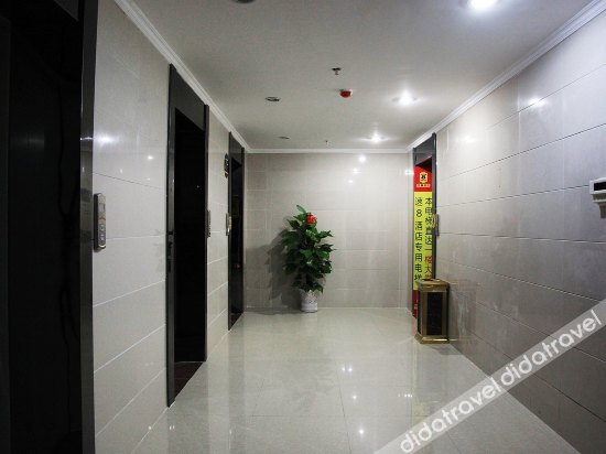 Others 4, Super 8 Hotel (Jing'an Road, Wuhan Wuchang Railway Station East Square), Wuhan