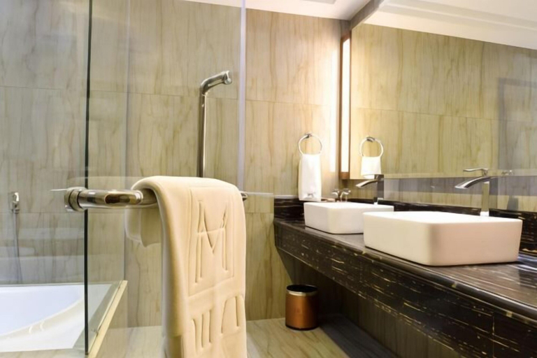 Bathroom 10