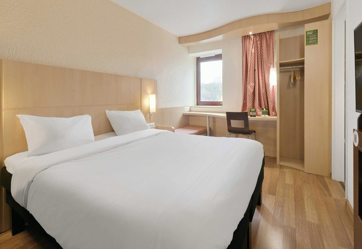 Bedroom 26