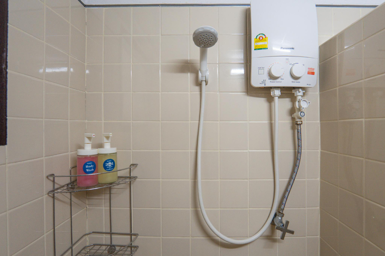 Bathroom 18