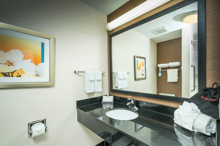 Bathroom 3, Fairfield Inn & Suites by Marriott Augusta, Kennebec