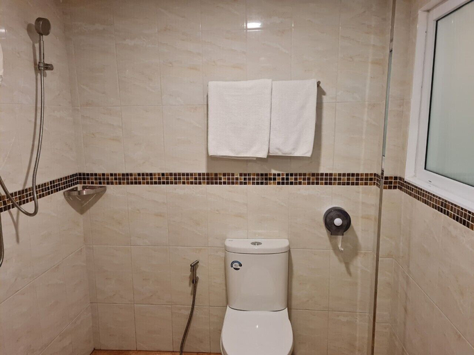 Bathroom 4, Opal House Hotel & Restaurant, Pattaya