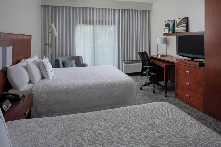 Bedroom 4, Courtyard by Marriott Jacksonville at Mayo Clinic Campus/Beaches, Duval