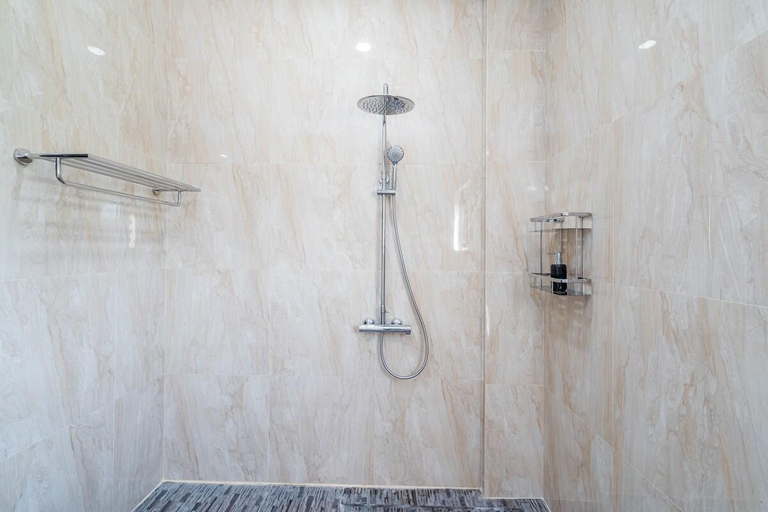 Bathroom 4, Villa Crystal 9b Seminyak, Badung