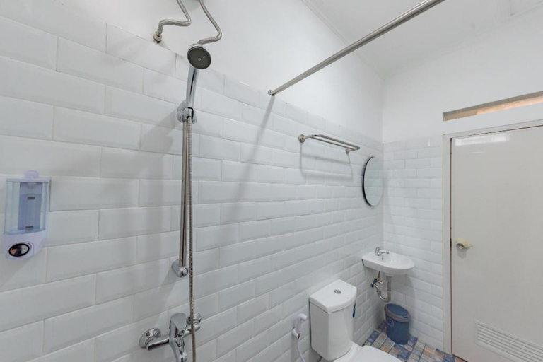 Bathroom 4