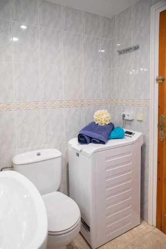 Bathroom 3, Agradable y tranquilo apto a 500m de la playa, Girona