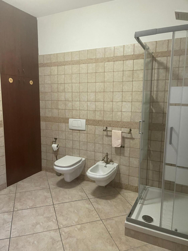 Bathroom 3, Le cinque rose, Campobasso