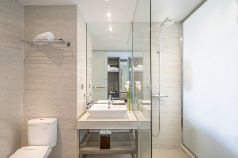 Bathroom 4, The Crystal Luxury Bay Resort Nusa Dua - Bali, Badung